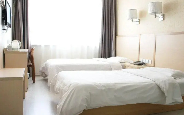 Zhongtian Seaview Hotel (Zhanqiao Railway Station)