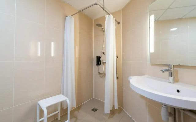 B&B HOTEL Cholet Sud