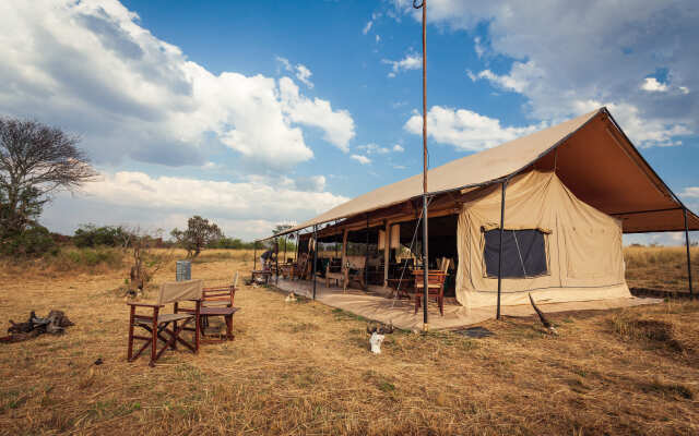 Gnu Mara River Camp