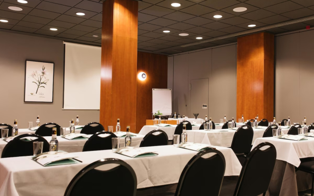 Отель Malcom and Barret