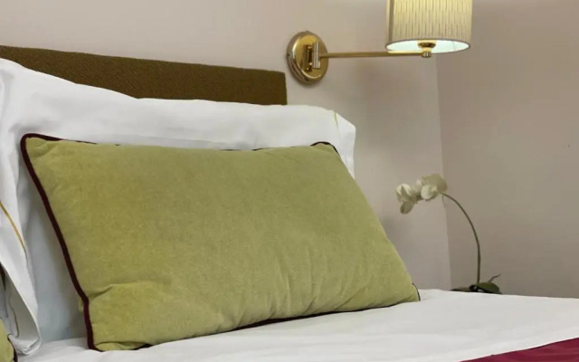 Maxim Axial Hotel
