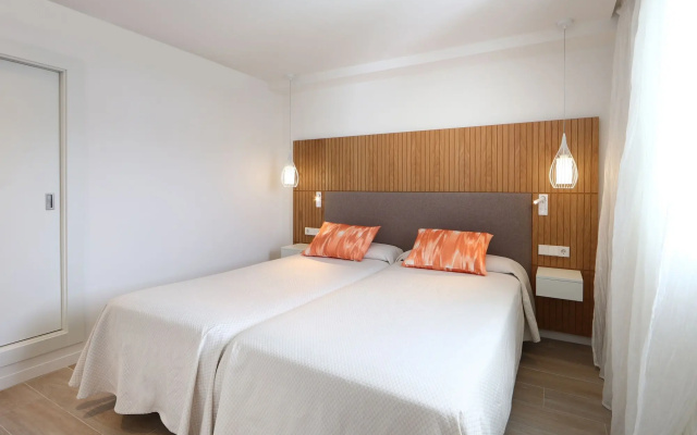 Отель Iberostar Waves Playa de Muro