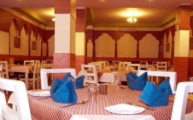 Hotel Adhi Manor