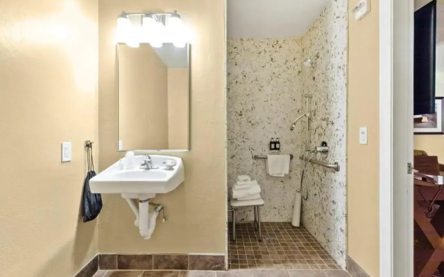 Marin Suites Hotel