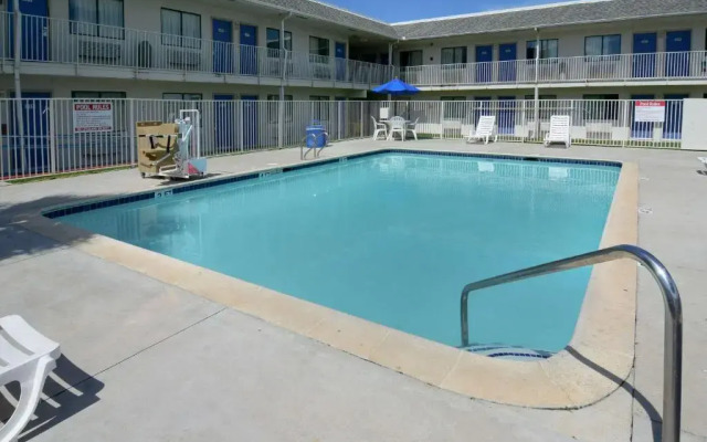 Motel 6 Galveston, TX