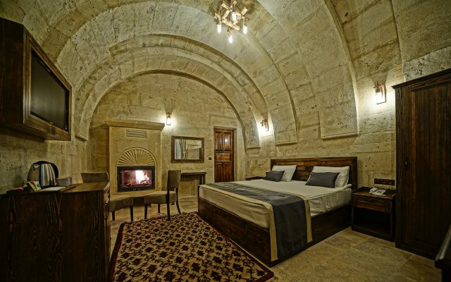 Castle Cave Hotel