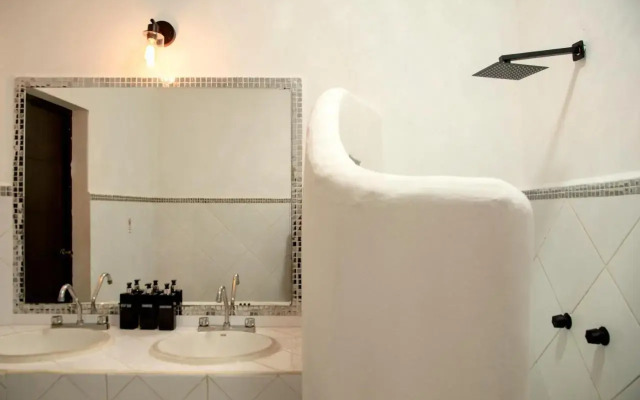 Sonido Del Mar Hotel and Yoga Loft