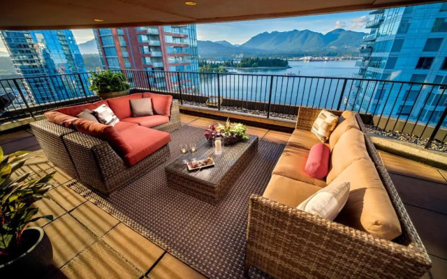 Pinnacle Hotel Harbourfront