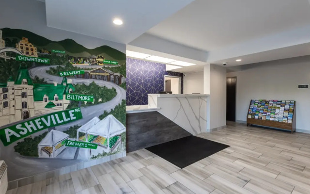 Rodeway Inn & Suites near Outlet Mall - Asheville