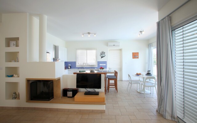 5 Br Villa - Leonies' By The Sea - Chg 8913
