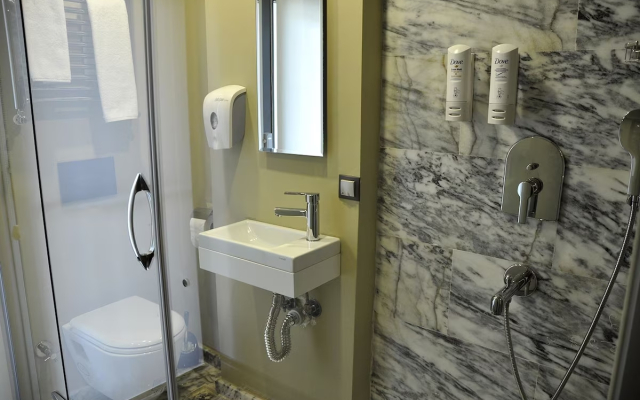 Juliet Rooms & Kitchen