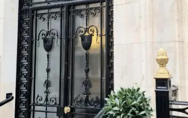 Astor Court Hotel