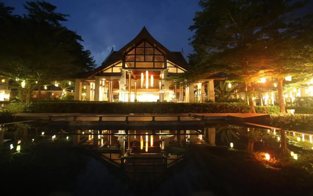 Apsara Beachfront Resort Hotel and Villa 