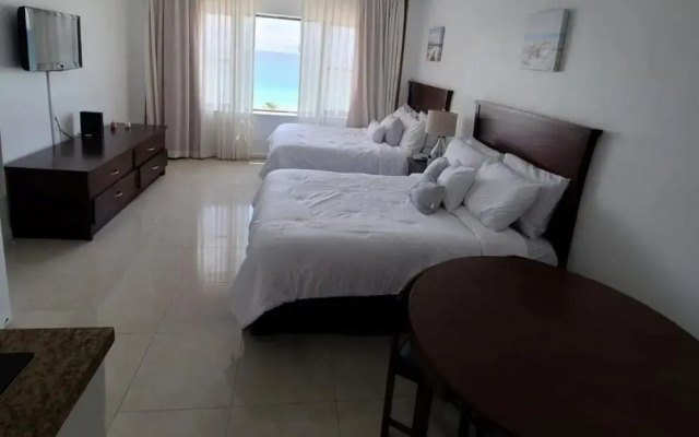 Ocean Front Casablanca Studios with FULL KITCHENS & Beach access By BL Rentals