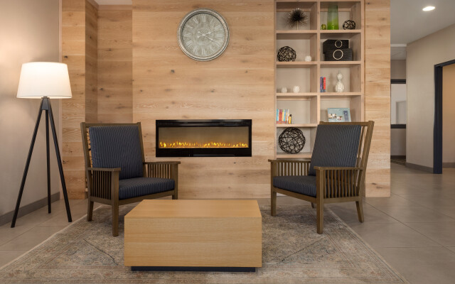 Country Inn & Suites by Radisson, Brookings, SD