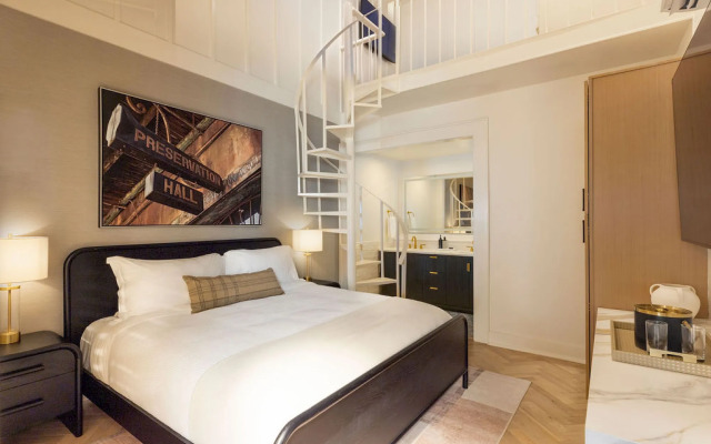 Garden District Hotel