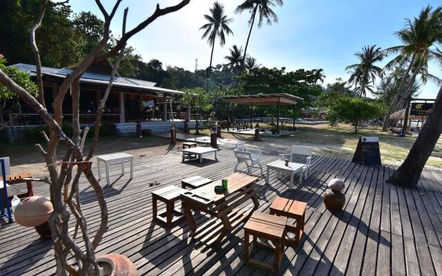 Koh Ngai Thanya Beach Resort Hotel