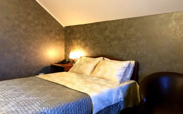 Parallel Hotel