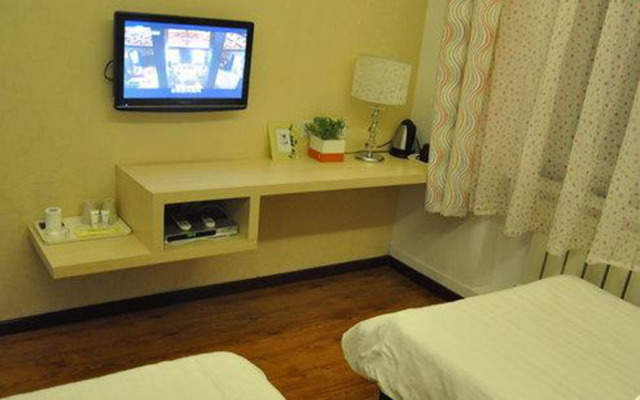 Dalian Seasons Urban Theme Hotel