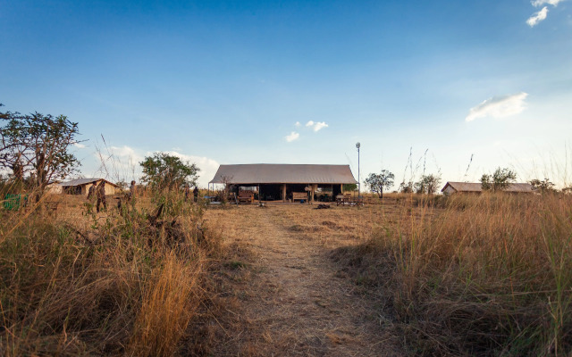 Gnu Mara River Camp