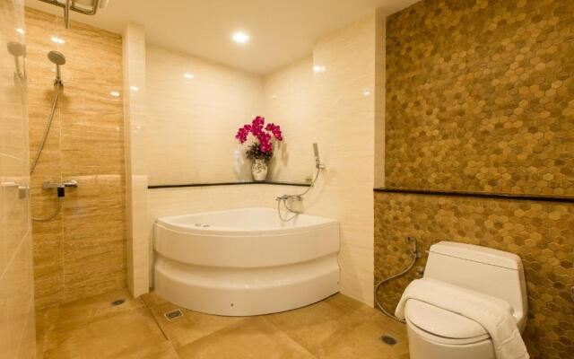 Crystal Palace Luxury Hotel