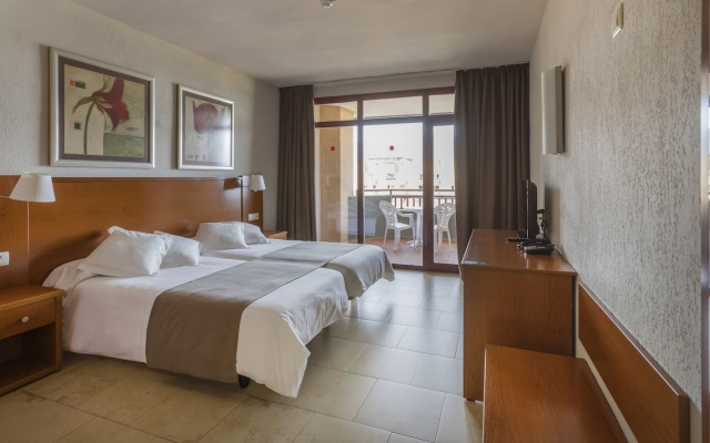 Hotel Las Palmeras Affiliated by Fergus