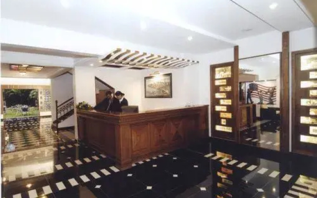 OYO 5630 Beverly Hills Hotel
