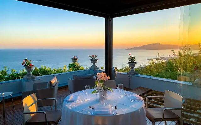 Villa Riviera Resort