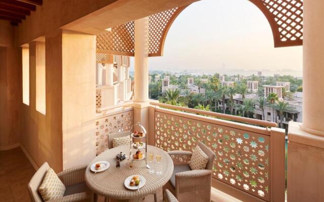 Jumeirah Al Qasr Dubai Hotel