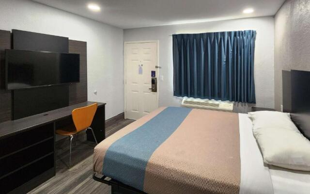 Motel 6 Galveston, TX