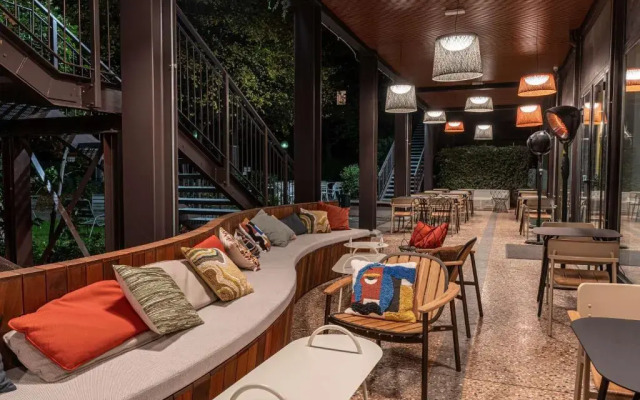 Отель Mercure Bologna Centro