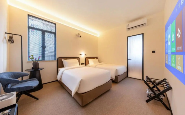 The Moment Hotel Guangzhou