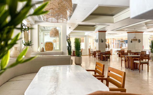 The Breakers Diving & Surfing Lodge