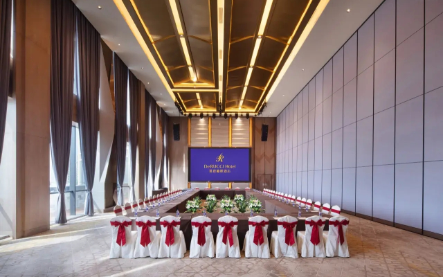 DeRUCCI Hotel (DongGuan BinJiang Stadium Station)