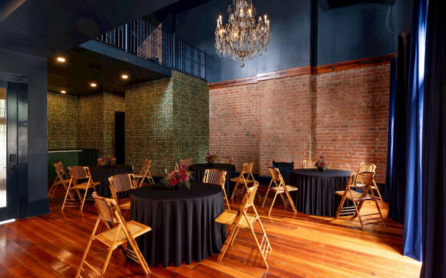 Garden District Hotel