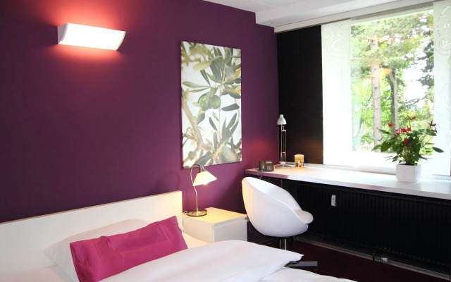 College Garden Hotel