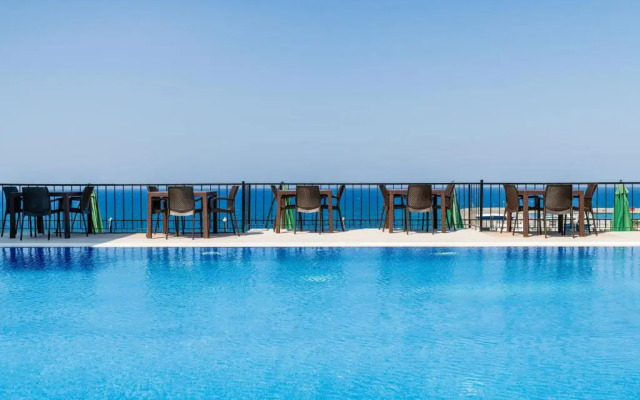 Olivia Palm Hotel