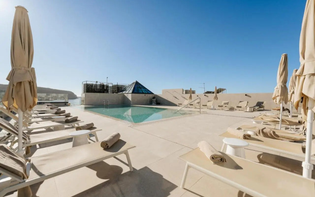 Reveron Plaza