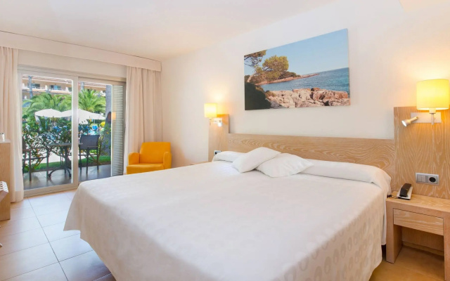 Отель Iberostar Waves Pinos Park