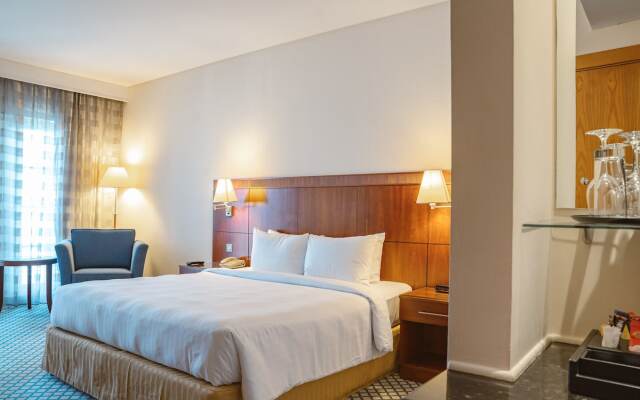 Millennium Lakeview Hotel