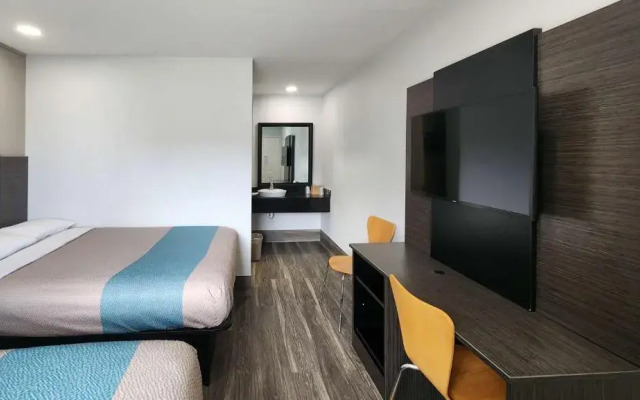 Motel 6 Galveston, TX