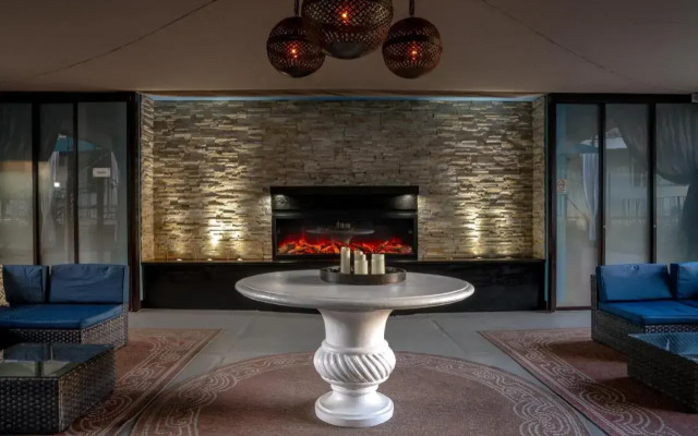 Marin Suites Hotel