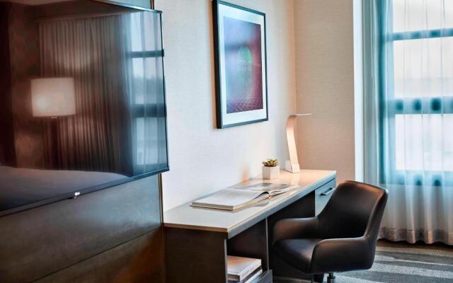 Renaissance Los Angeles Airport Hotel