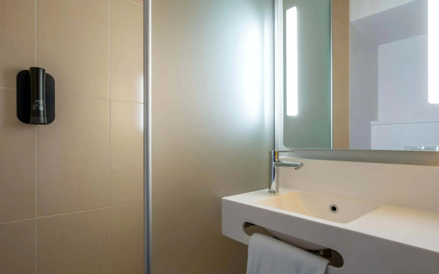 B&B HOTEL Niort Marais Poitevin Est