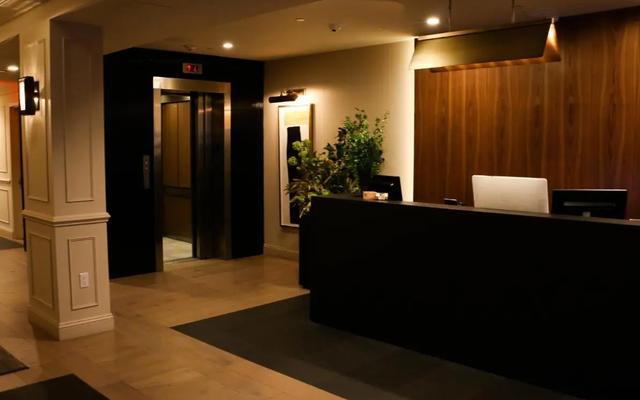 Hotel 32 32