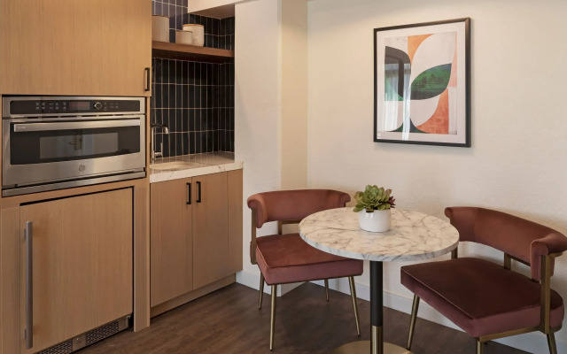Burton House, Beverly Hills, A Tribute Portfolio Hotel