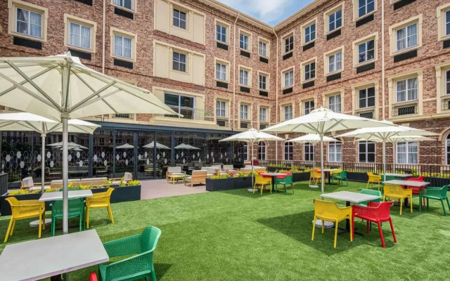 Hampton By Hilton Sandton Grayston