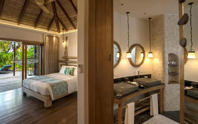 Constance Moofushi All Inclusive Hotel