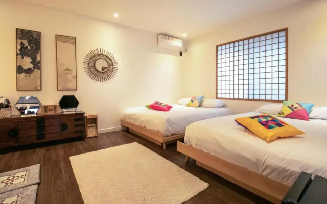 Bias K-GIRL GUESTHOUSE - Caters to Women