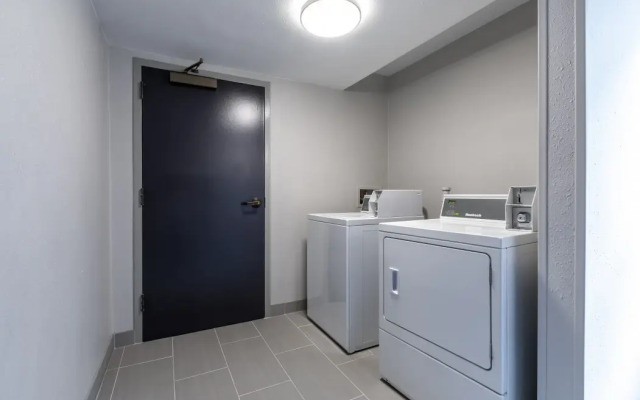 Rodeway Inn & Suites near Outlet Mall - Asheville